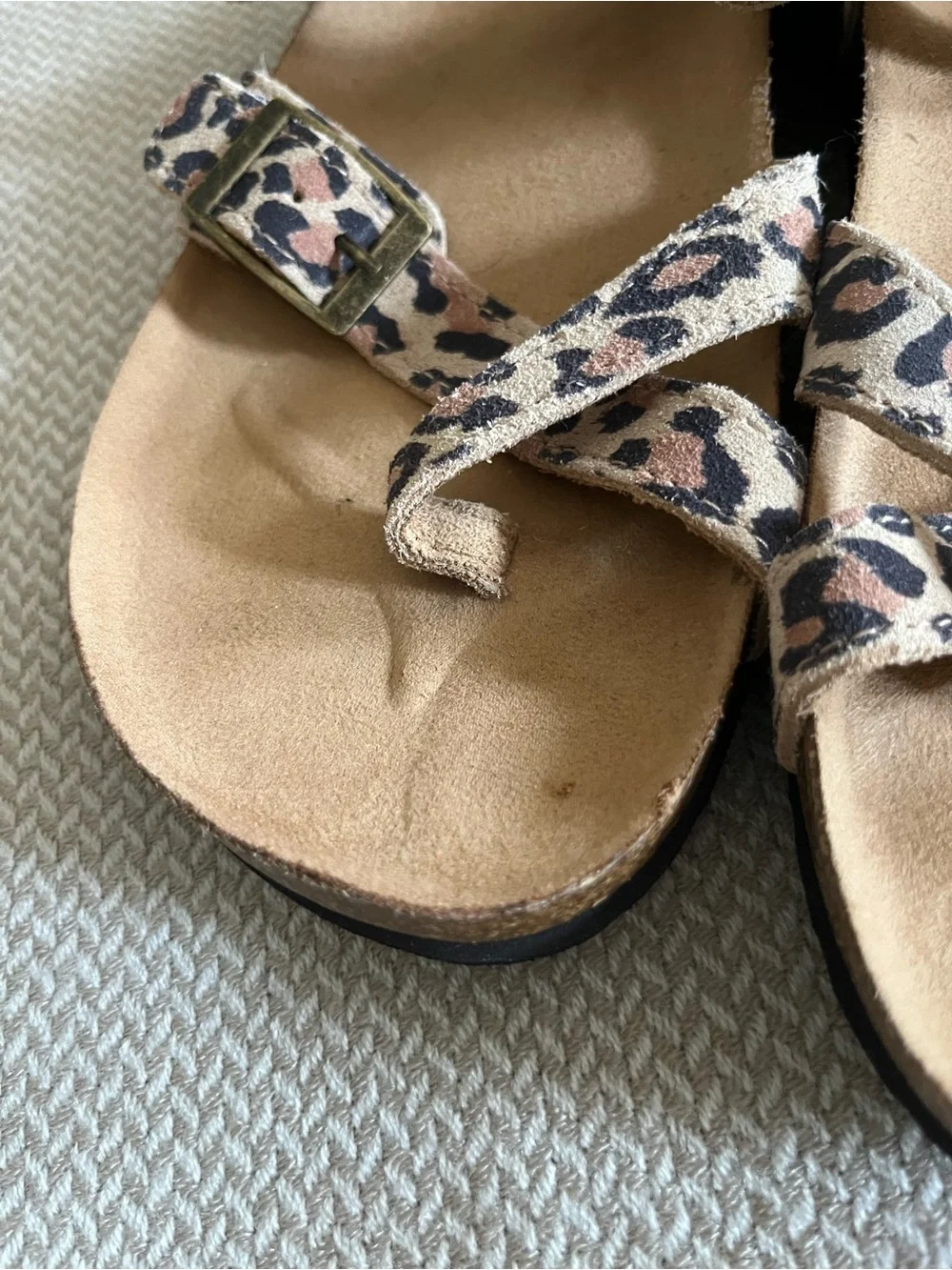 White Mountain Gracie Leather Footbeds Animal Print Toe Loop Size 7